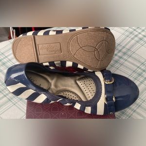 BNIB Dexflex Confort Blaire flats size 7.5